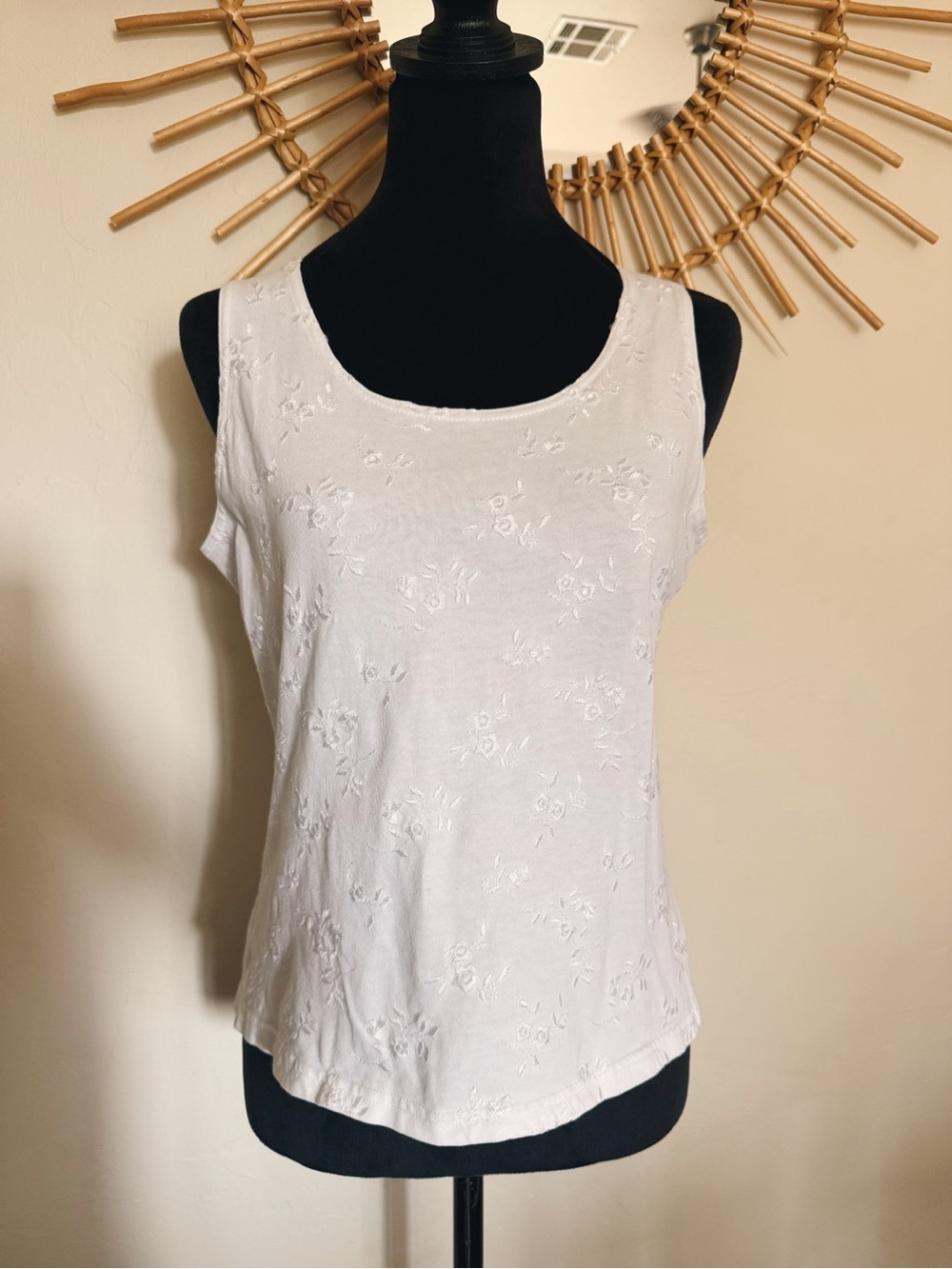 Women's White Embroidered Sleeveless Tank Top